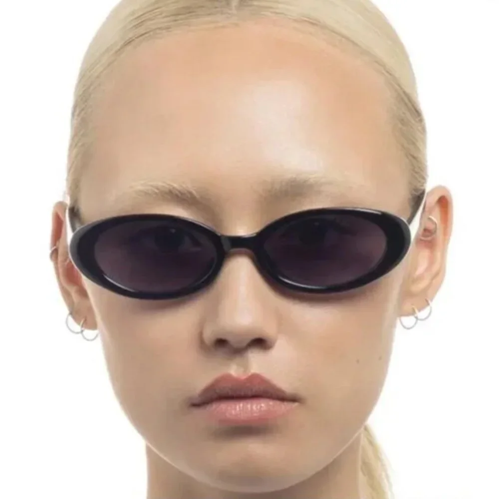 AIRE Fornax Oval Black Frame Retro Gradient Lens Sunglasses Black One Size
